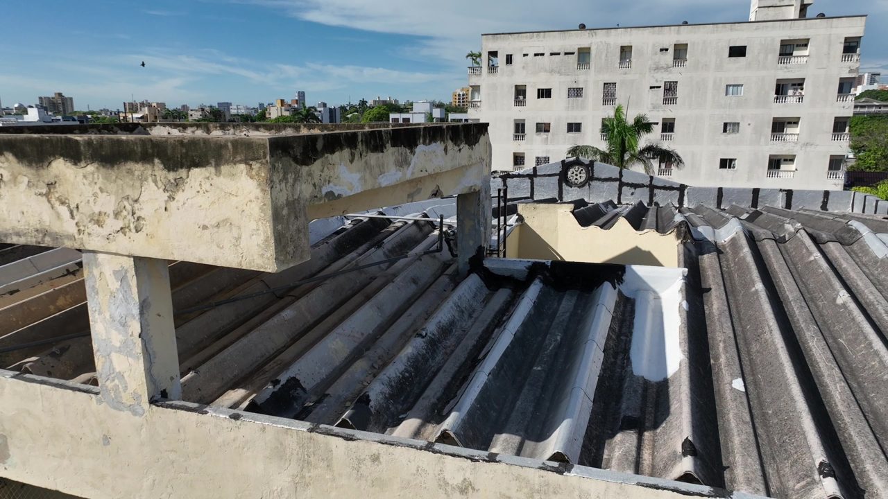 Columna retirada y voladizo de la losa